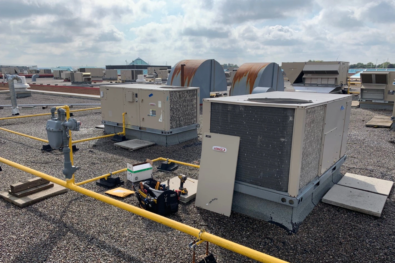 rooftop commercial HVAC system installation in the GTA for improving office air quality